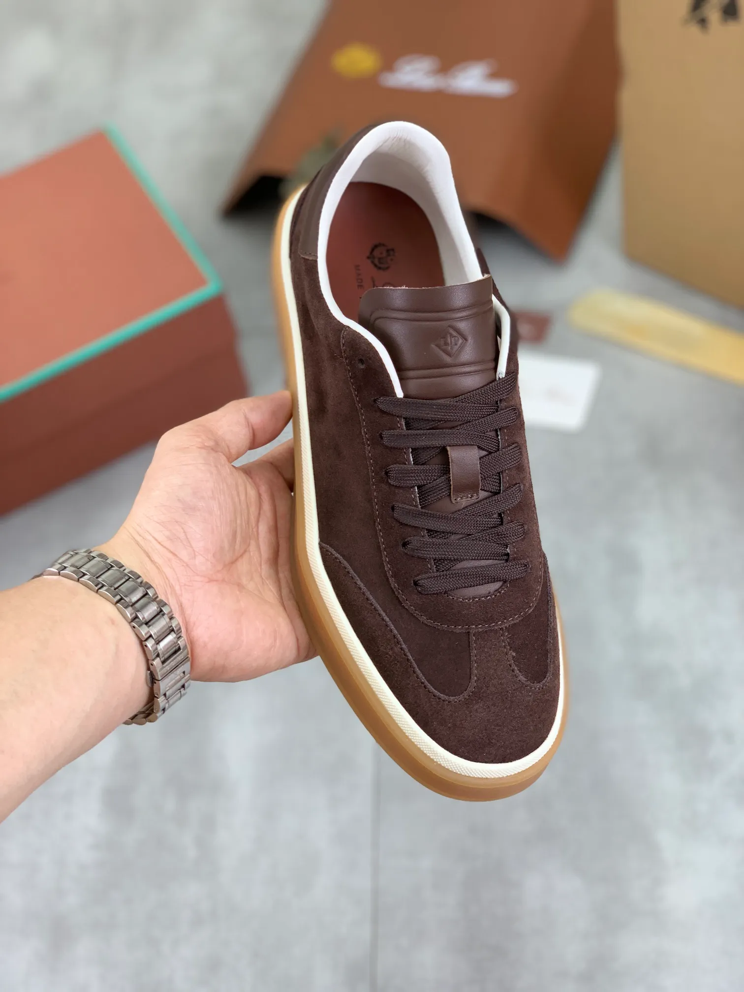 Men's Men's Shoes 💰P540 New 💰High Quality Loro Piana 💯Top Authentic Grade💯Buy the original 1:1 copy💯 Founded the existing Loro Piana company on April 24, 1924. It is now the sixth generation of family business, providing top quality products to customers who are discerning in taste and quality. Imported original fabrics, made of plain calfskin lining. Hand-sewn threads with cowhide feet. Original packaging. Size: 38-45. 7⃣️ colors available.